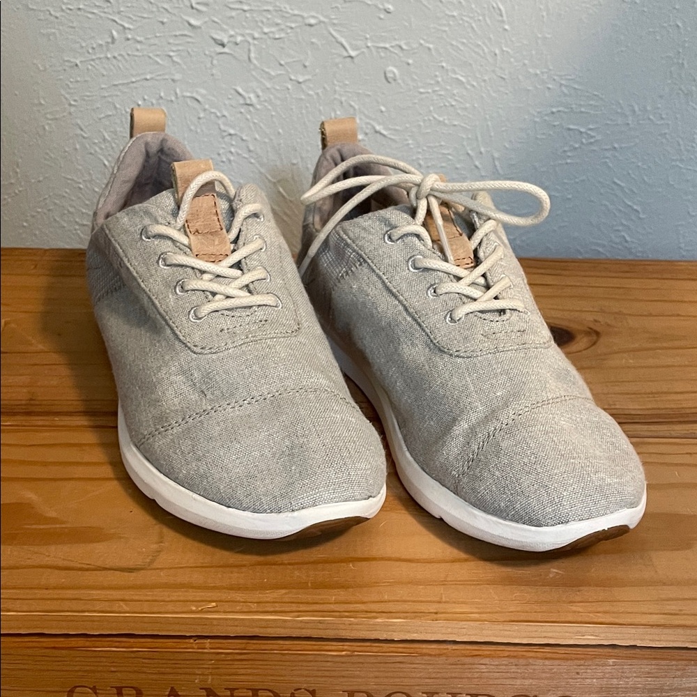 Toms Women's Light Gray Lace-Up Canvas Sneakers